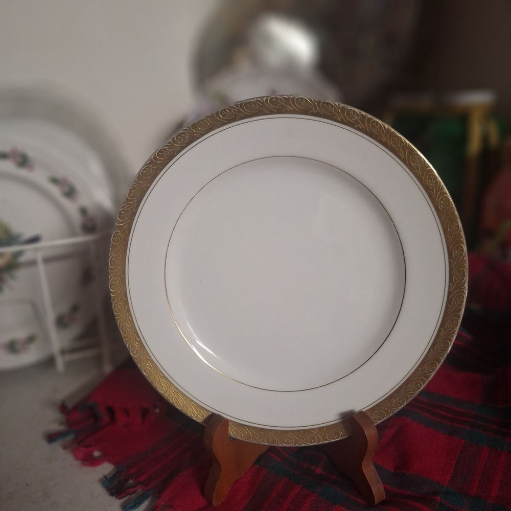 Wentworth Imperial Coronation 2228 Fine China Dinner Plate Gold Filigree Japan